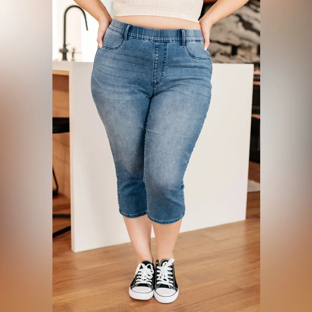NWT Judy Blue High Rise Cool Denim Pull On Capri Jeans - Picture 1 of 15